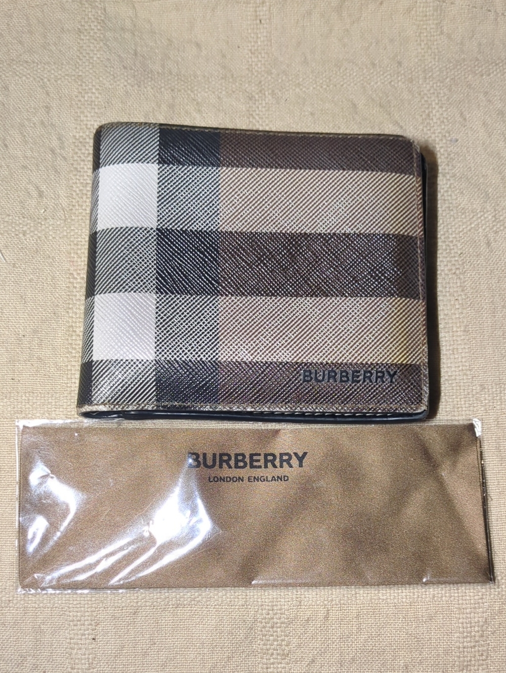 Authentic Burberry Men's Bi-Fold Wallet in Brown and Beige NOW ONLY $150